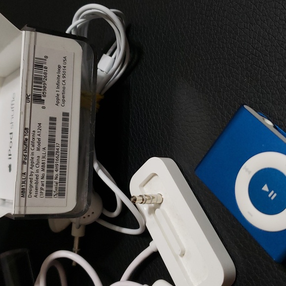 Apple iPod Shuffle 1GB Turquoise Blue Docking Charger Earphones - Picture 5 of 8